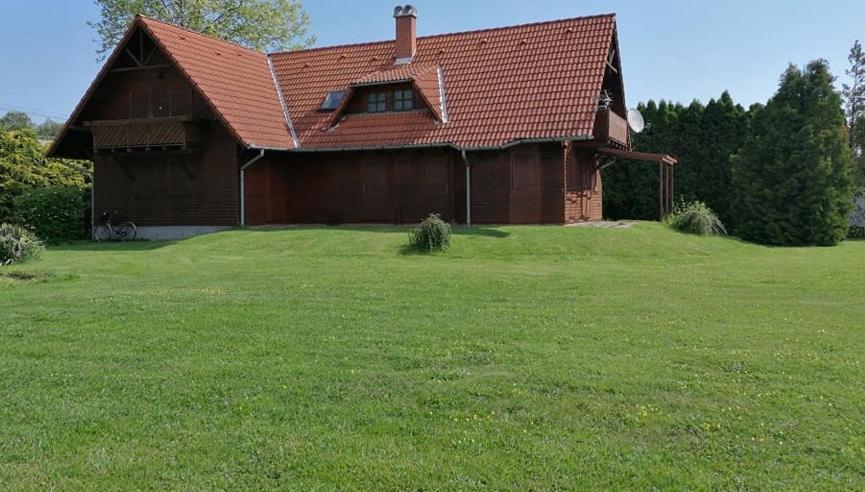 Almos Apartman بالاتونفينيفيس المظهر الخارجي الصورة